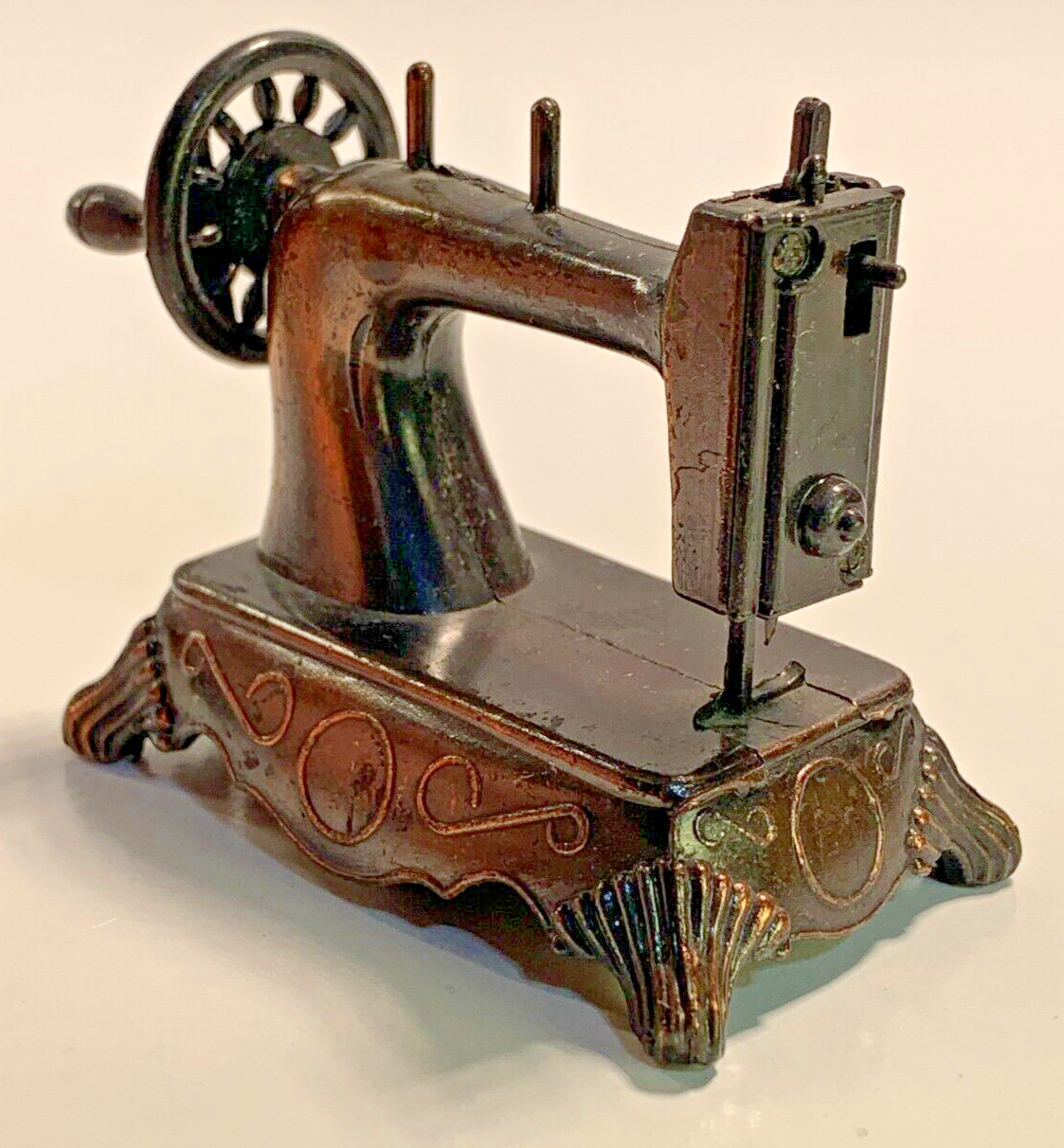 Vintage Die-Cast Pencil Sharpener Singer Style Sowing Machine Works PSD2