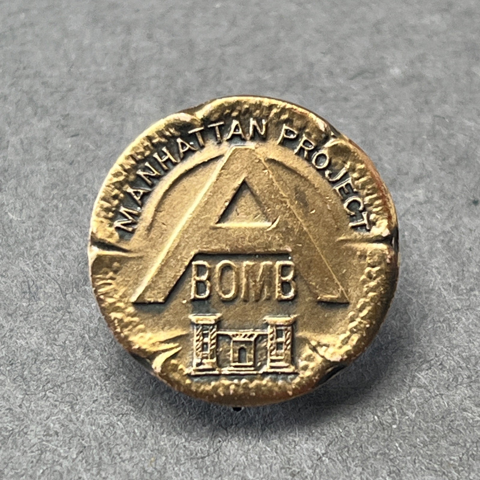 MANHATTAN PROJECT ATOMIC "A" BOMB Workers Lapel Pin Award Bronze WW2 1945