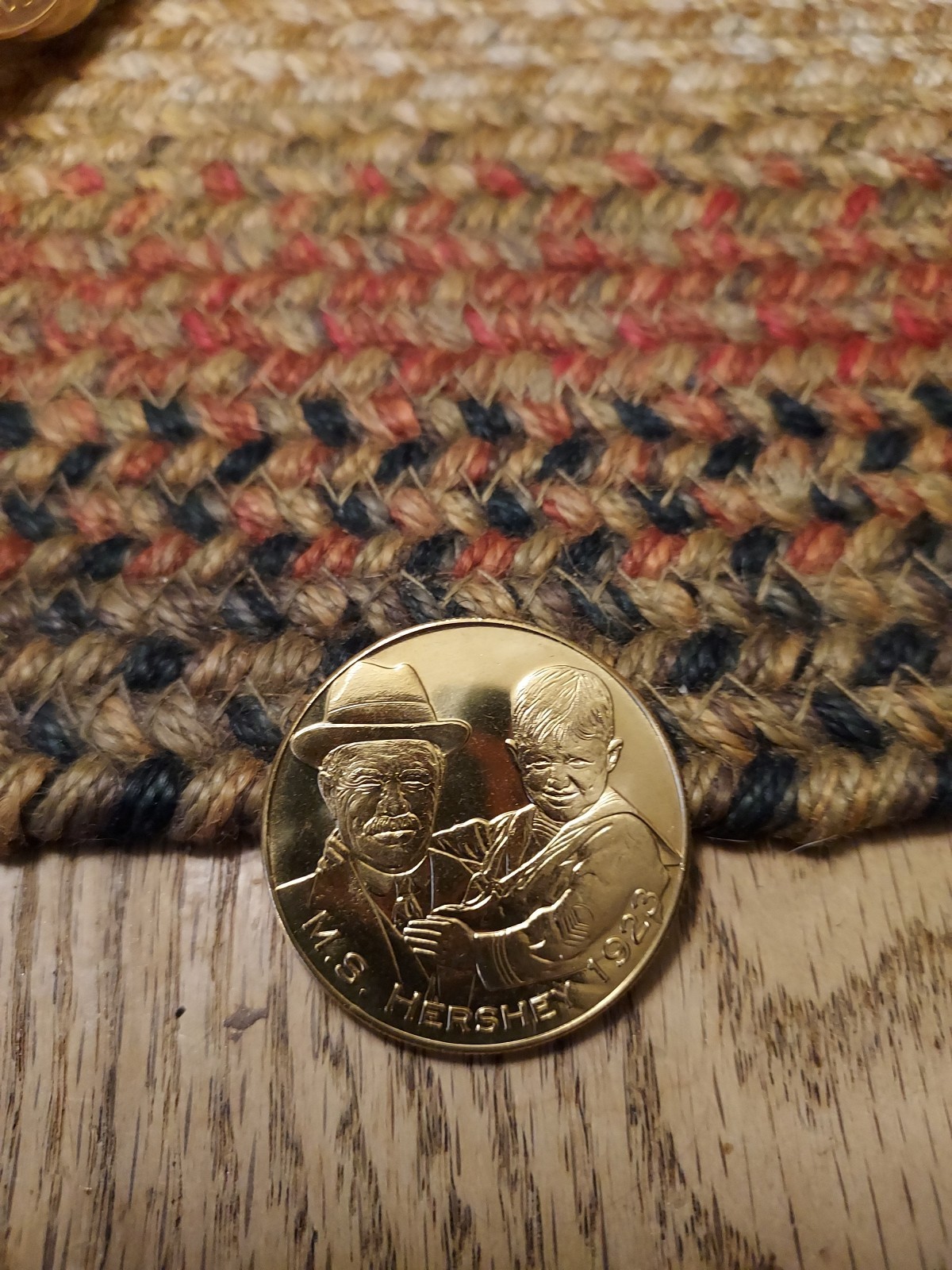 Hershey Medallion Celebrating 5 Billion in Sales 2008 Gold plated Bronze METAL