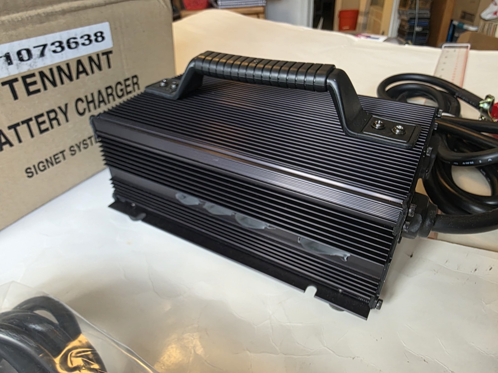 Tennant 1073638 Offboard Charger 24V 11A Var Vac 1PH 50/60HZ By Signet Systems