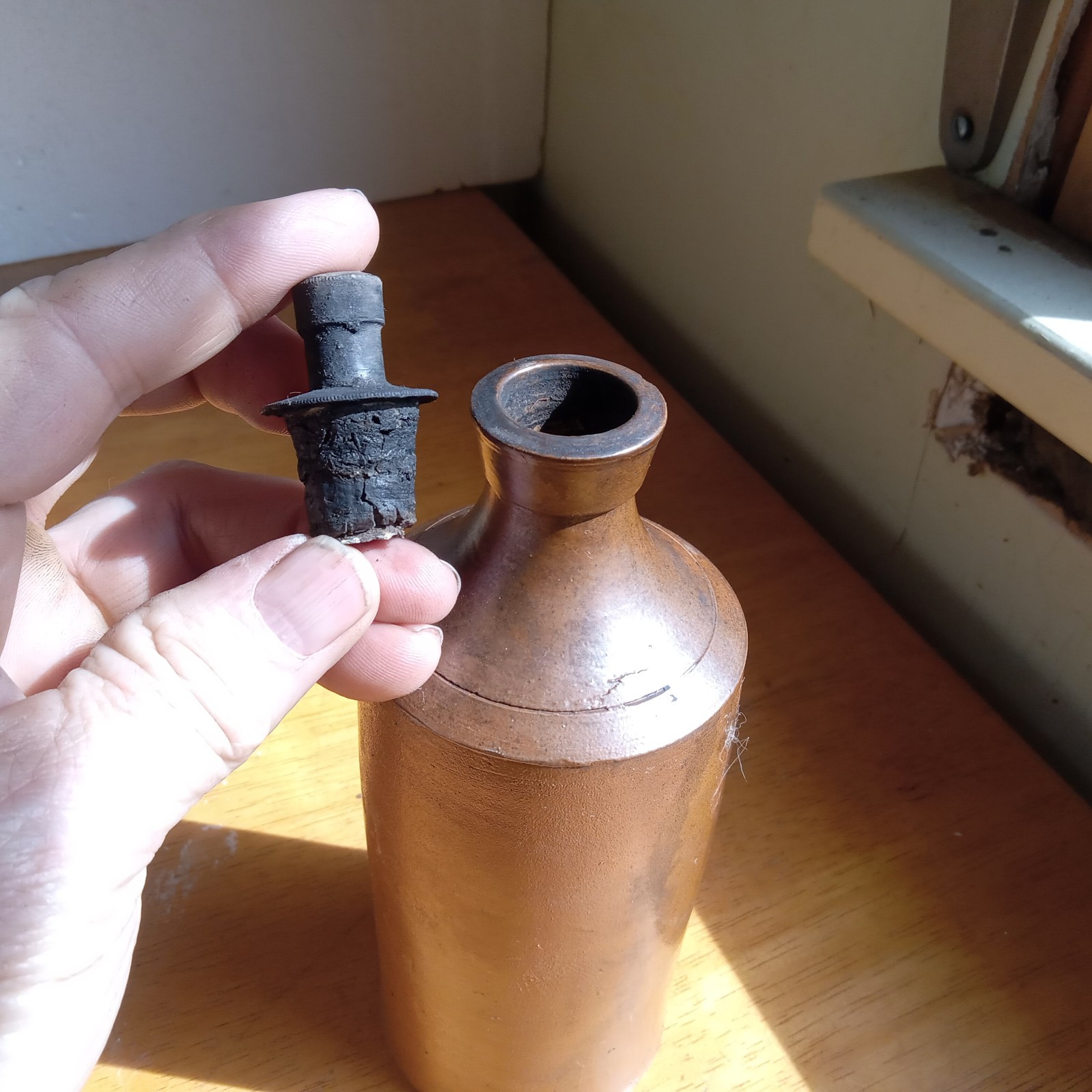 1870s STONEWARE MASTER INK BOTTLE WITH ORIGINAL METAL STOPPER
