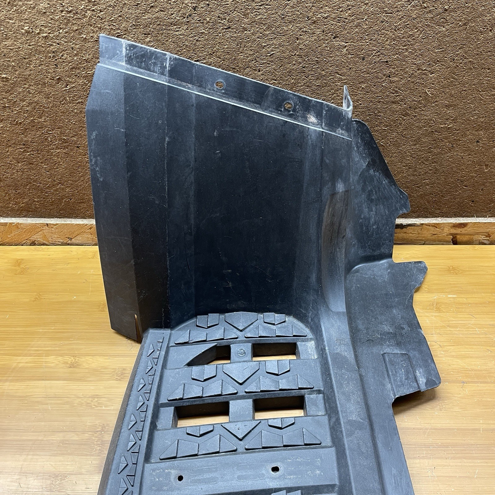 Can-AM OEM LH Footwell Outlander 400 650 800R *CRACKED* 705003632