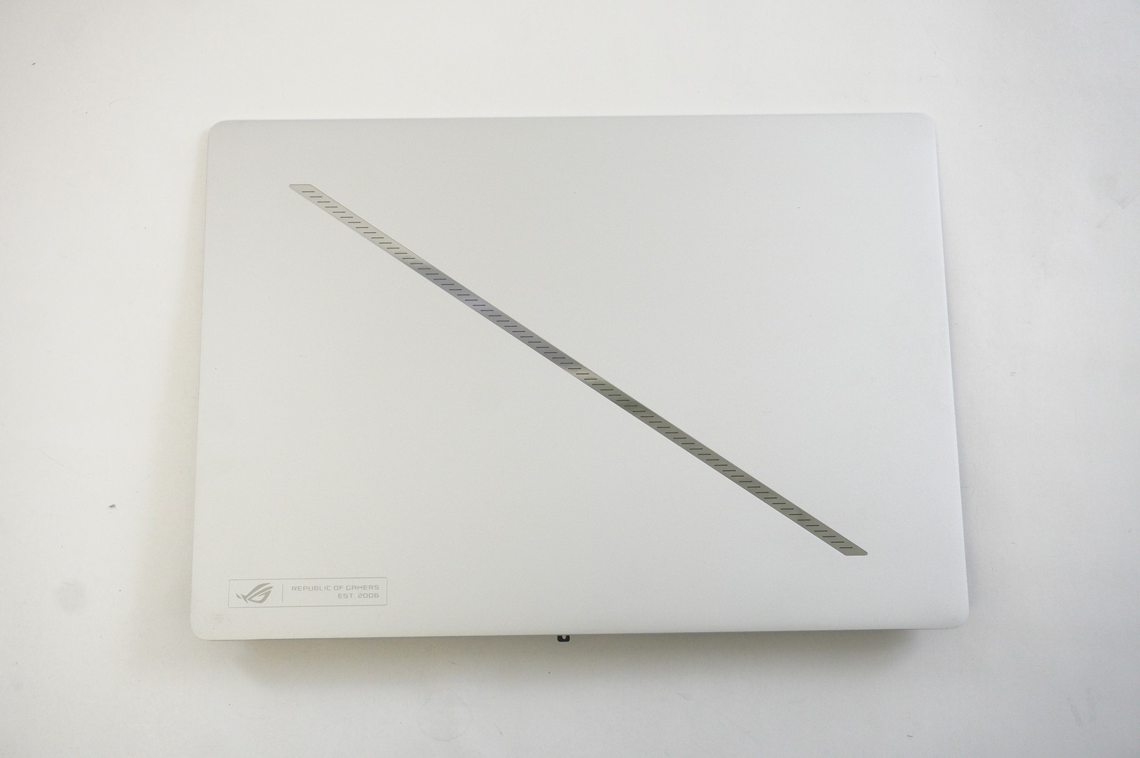 90NR0HX2-RA0010 Asus 14 inches OLED White Non TouchLCD Assembly GA403UV-G14.R...