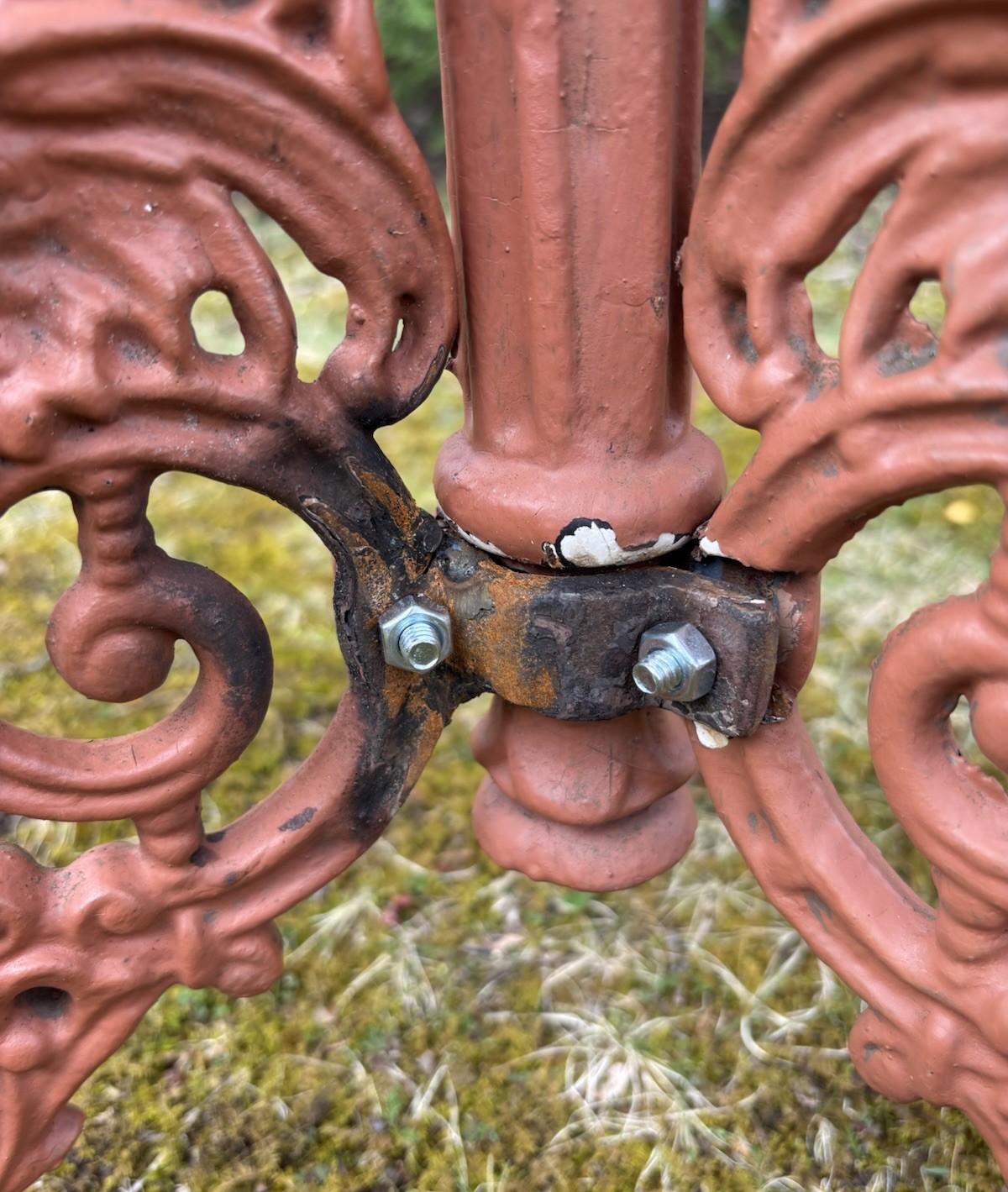 Vintage Victorian Grape Vine Cast Iron Patio Bistro Table GRIFFIN LEGS Garden