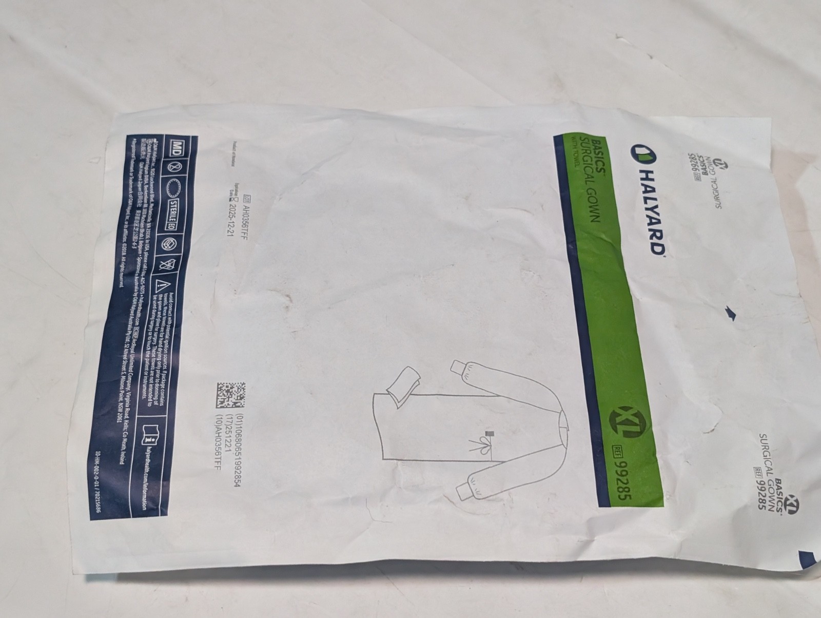 Mixed Lot of 4: Cardinal Health 9545 (x3), Halyard 99285 (x1) XL Surgical Gowns