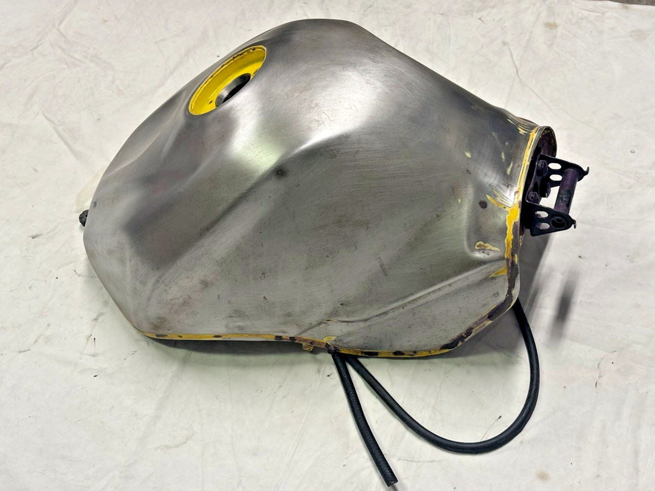 2004-2005 04 05 SUZUKI GSXR 600 750 OEM GAS TANK FUEL CELL RESERVOIR *NO DENT*