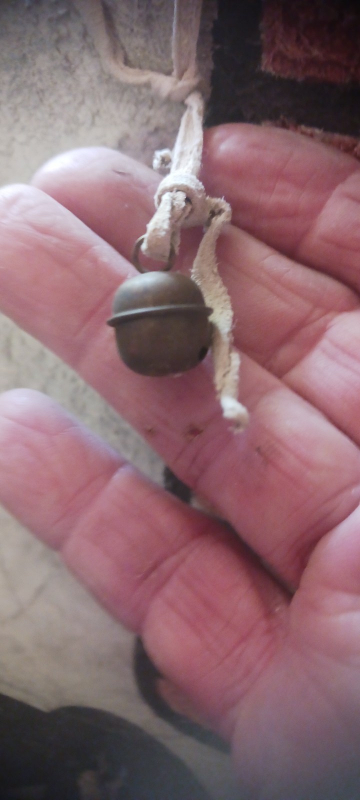 ** AWESOME NATIVE AMERICAN WALL ART PAINTED BISON SHIELD DISPLAYS BEAUTIFUL**