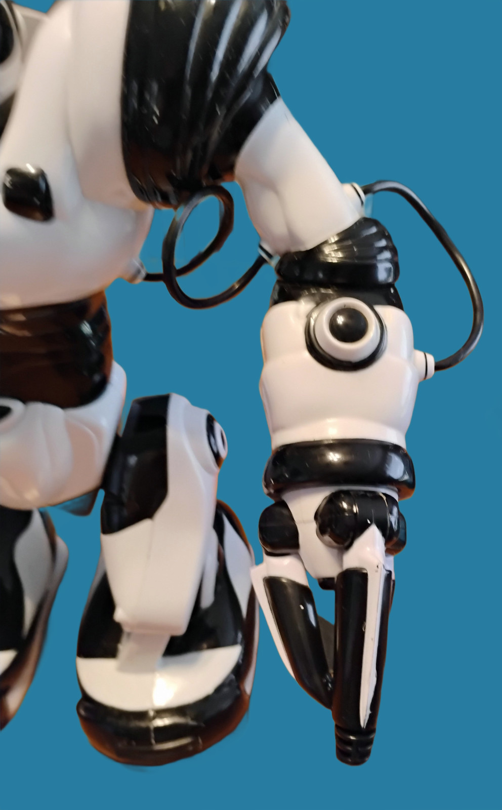 Vintage WowWee Robosapien Robot 2004 - Startup Tested - NO REMOTE - See Video