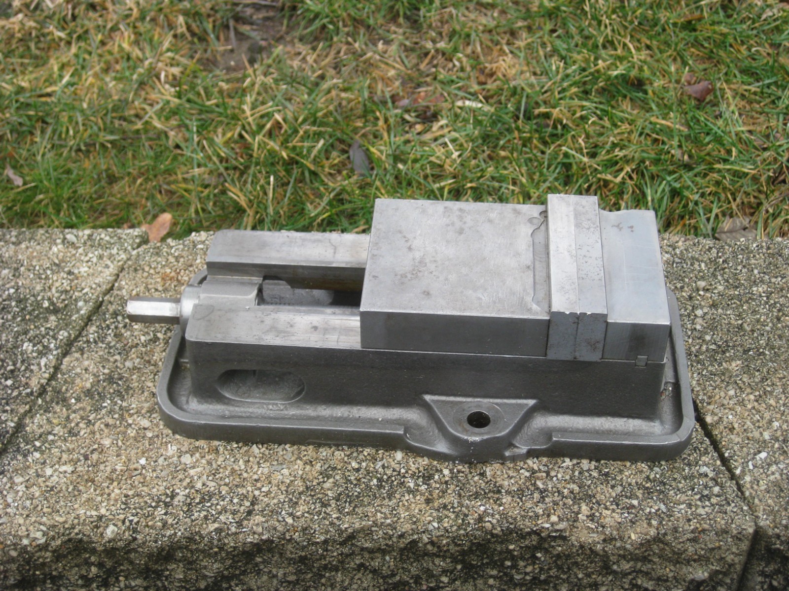 KURT ANGLOCK 4" MILLING MACHINE VISE - #D40