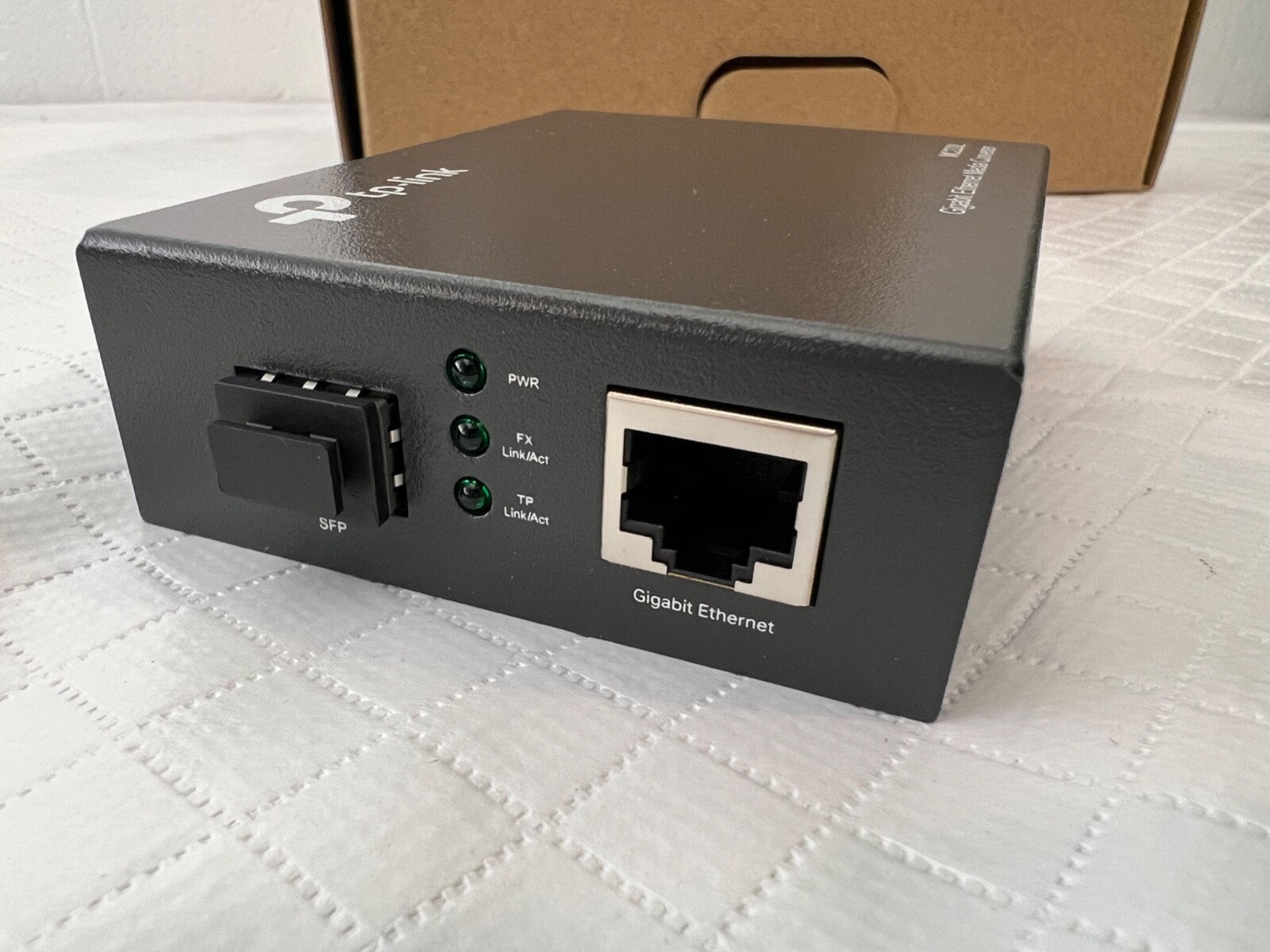 TP-Link MC220L Gigabit SFP Media Converter 250mmx165mmx65mm