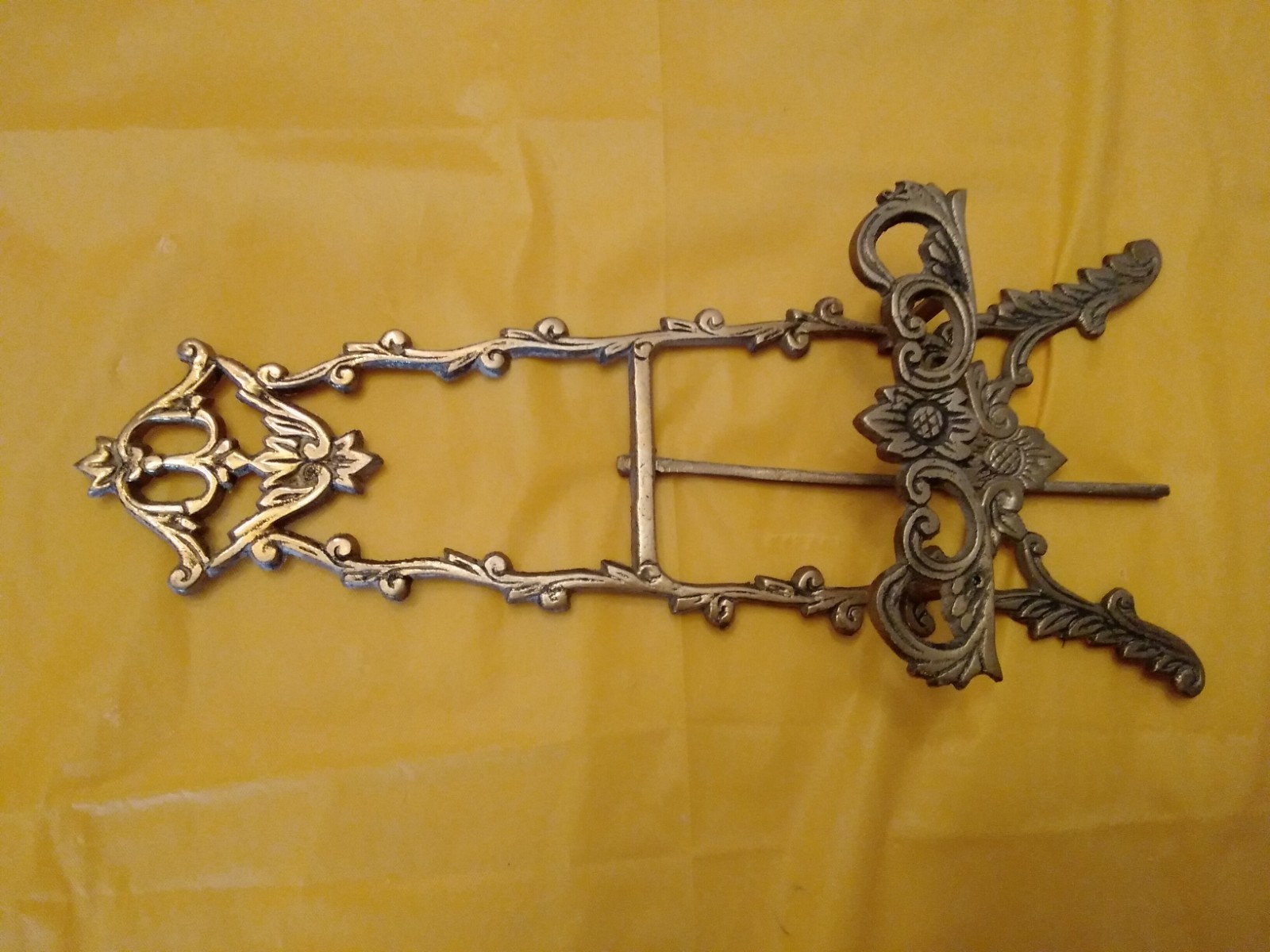 Vintage Metal Victorian Style Art Nouveau Table Display Stand Easel Brass 11”