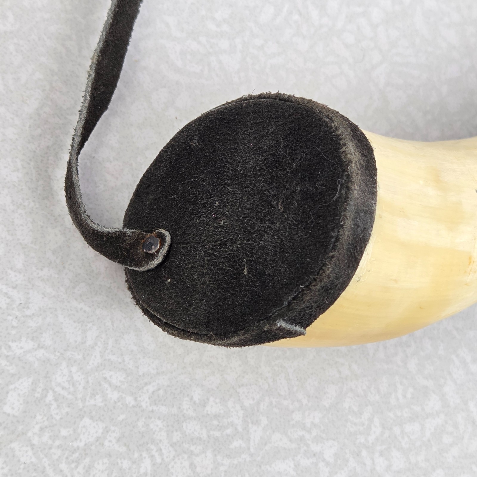 Powder Horn Natural Animal Horn Rustic Hunting Decor Prop Decorative 8"