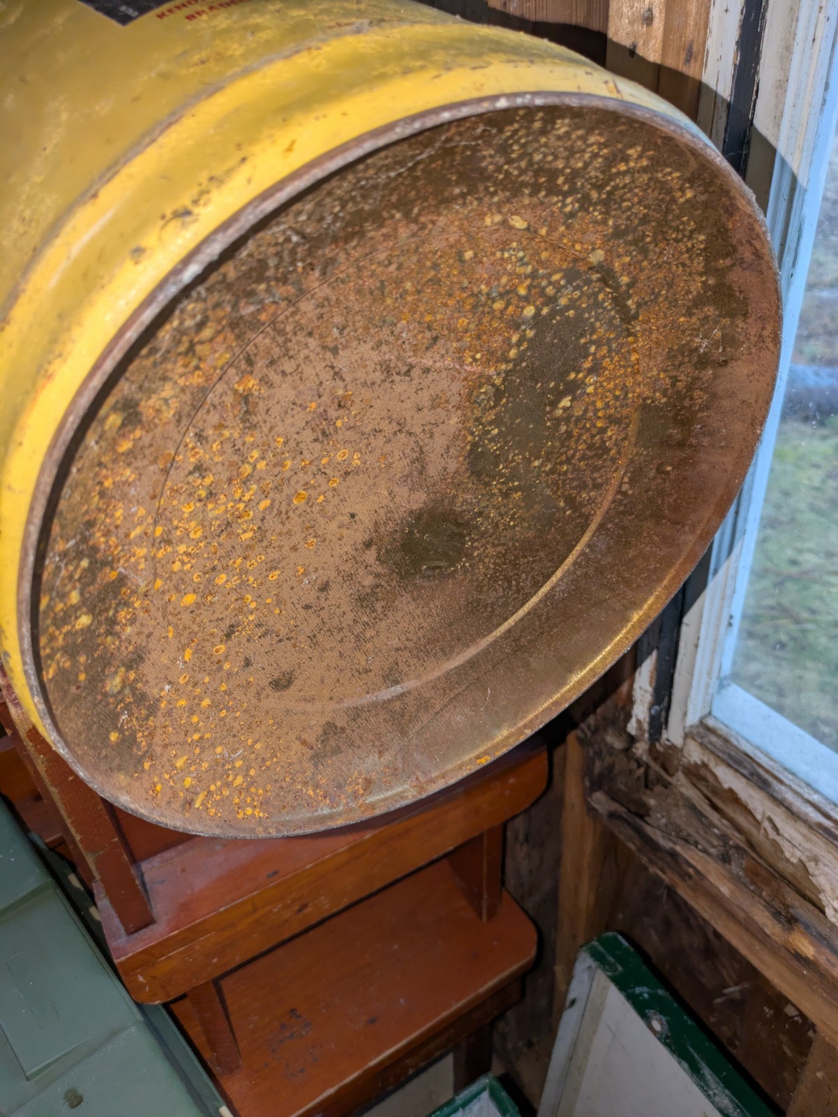 Kendall Motor Oil Vintage Collectible Gas Pump Station Metal Can