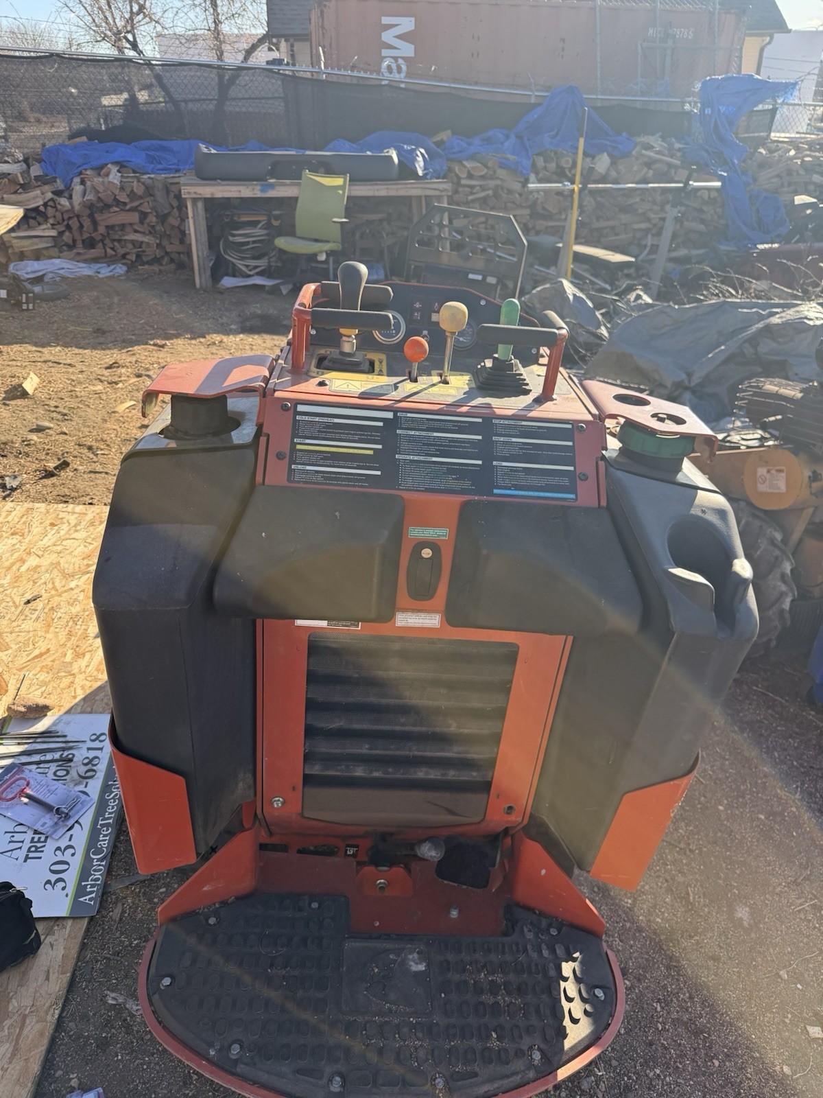 EXTREMELY LOW HOURS 2018Ditch Witch SK600 Compact Tracked Radial Lift Skid STEER