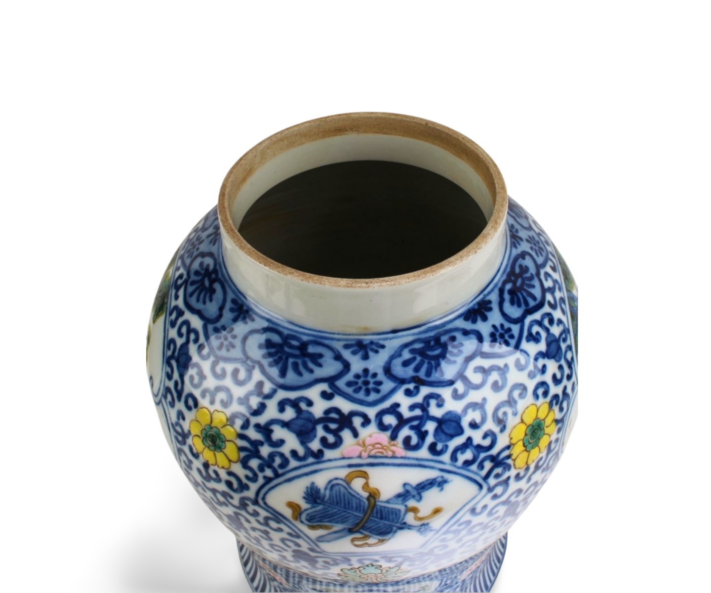 Chinese Porelain Jar with lid. 'QianLong' mark at base