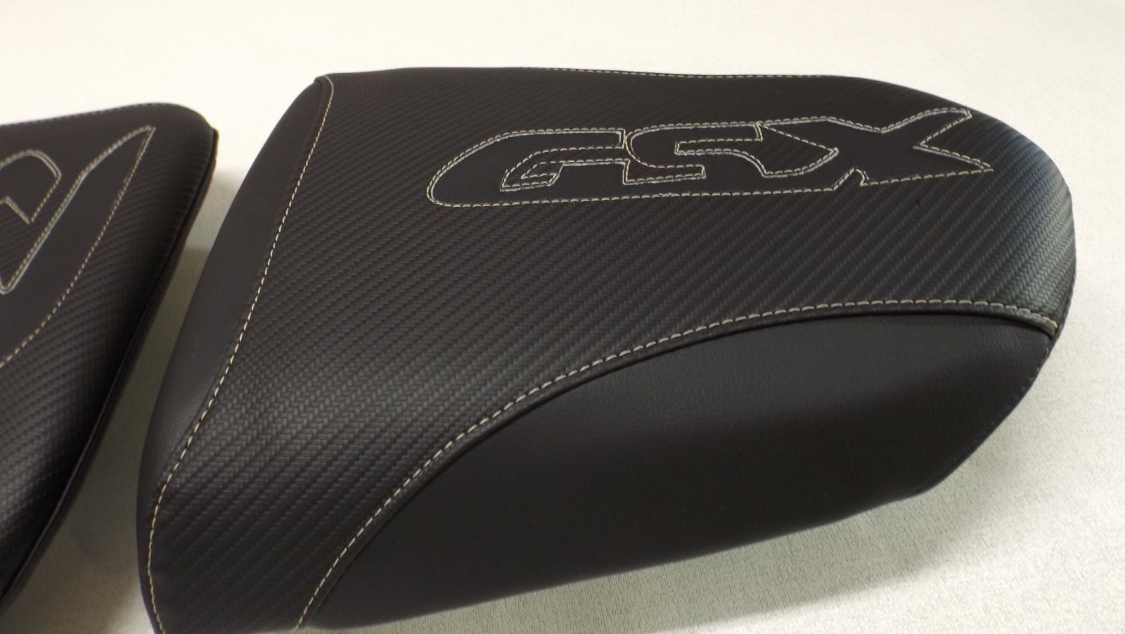 SUZUKI GSX-R 600 750 FRONT& REAR SEAT COVERS 04 05 BLACK CARBON FIBER TEXTURE