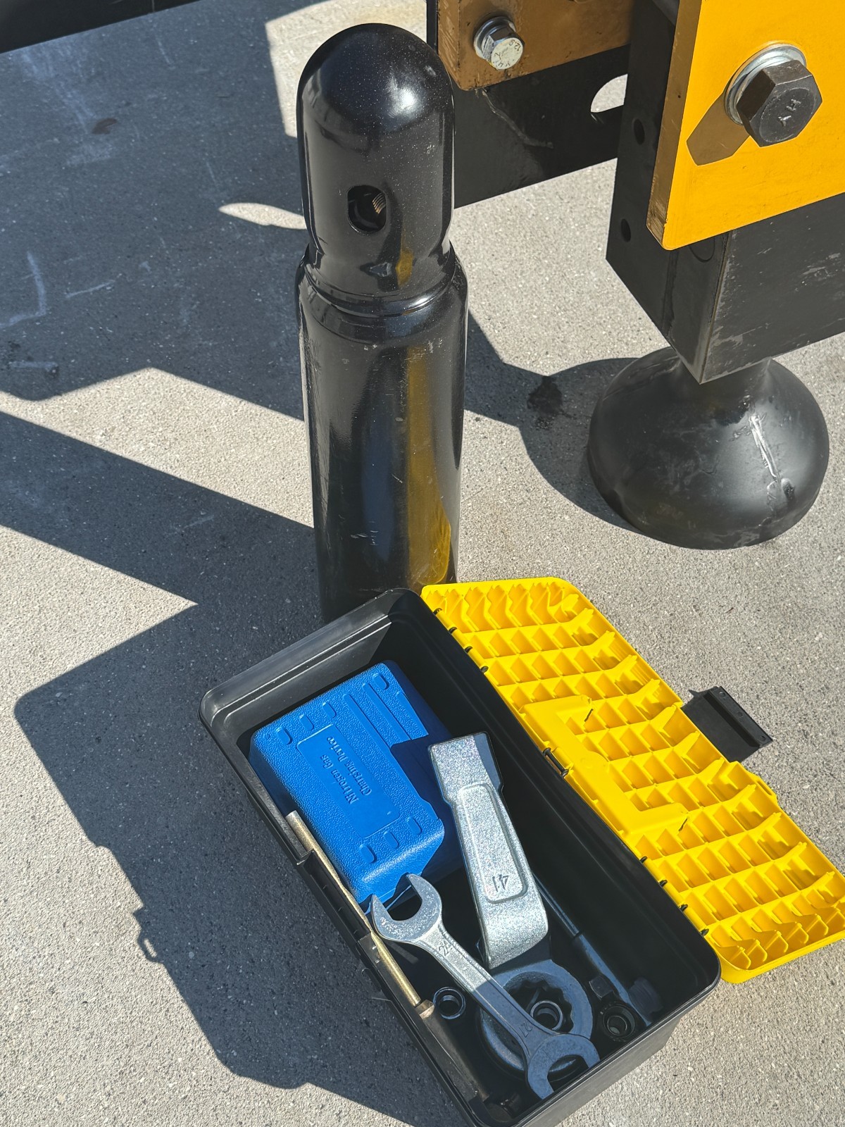 AGT Hydraulic Post Driver Fence Hammer Pounder Skid Steer Universal Attchment