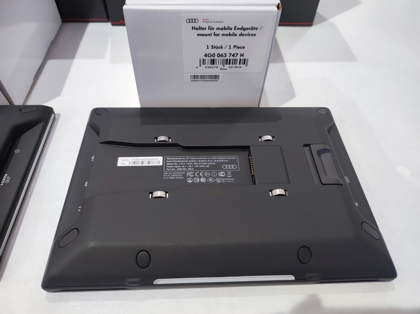 Audi Set of 2 Entertainment Player Android 4 Tablet + Holder PC 4M0051700F