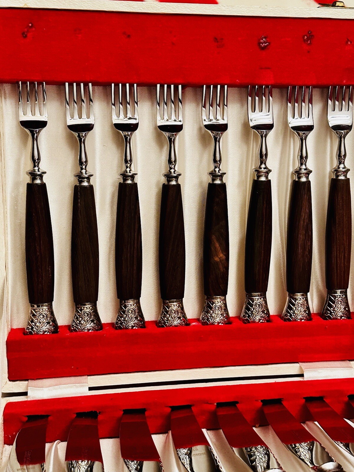 Rare16-PieceCork&Son EnglandKnife/ForkBoxedRosewood Handle/Silver Cap CutlerySet