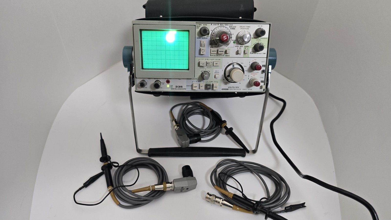 Sony Tektronix 335 Oscilloscope - Dual trace 35MHz small portable W/3 Probes