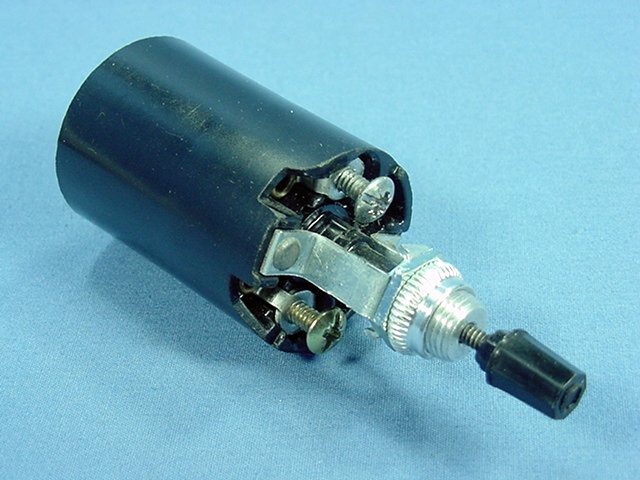 Leviton Bottom Turn Knob Candle Light Socket Lamp Holder 660W 250V Bulk 4155