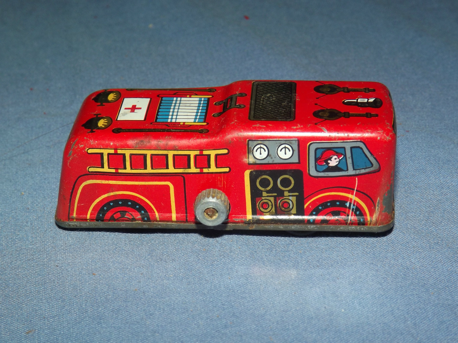 VINTAGE TOY 1960-70S KANTO TOYS MINI TIN LITHO WIND UP FIRE TRUCK