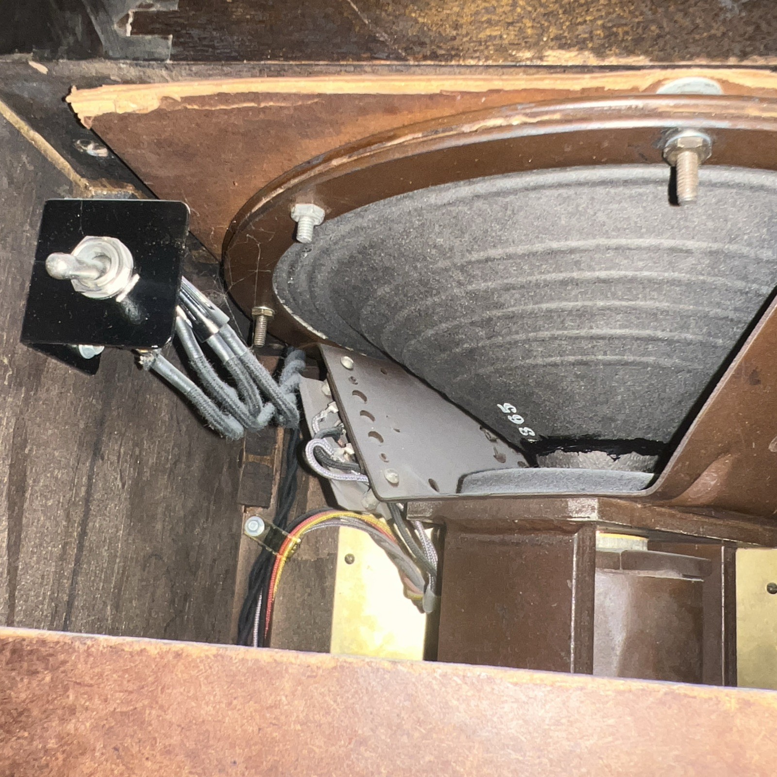 ORIGINAL ART DECO WESTINGHOUSE WR-16 "COLUMNAIRE” GRANDFATHER CLOCK RADIO