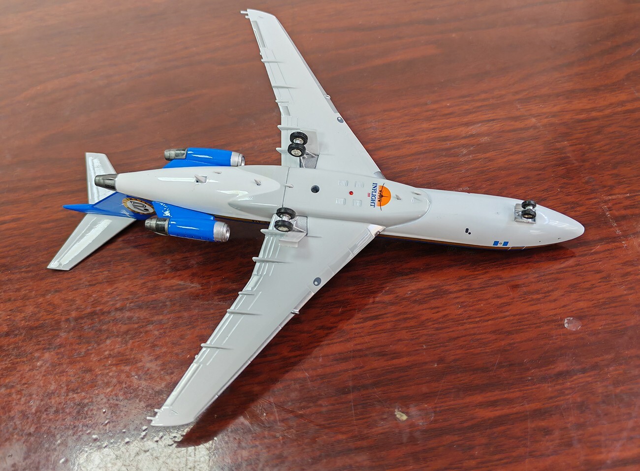 1:200 IF200 Aviateca - Boeing 727-173C TG-AYA w/ Stand