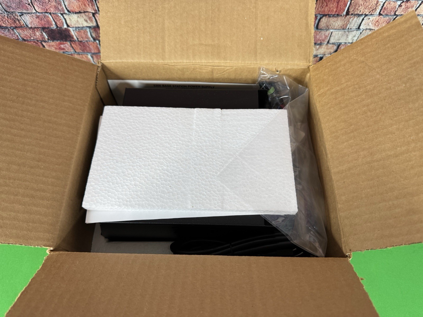 New Astron SL-15R-EFJ, 13.8 VDC 15 AMP Power Supply w EF Johnson Power Cable