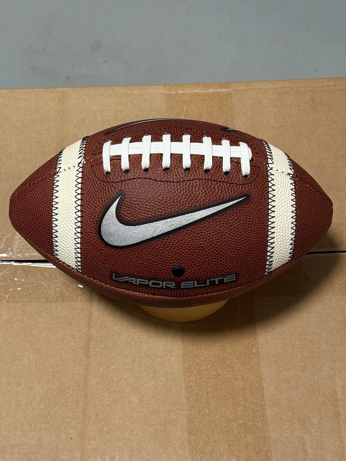 Nike Vapor Elite YOUTH Size Leather Football w/ White Pebble Lacing Brand New