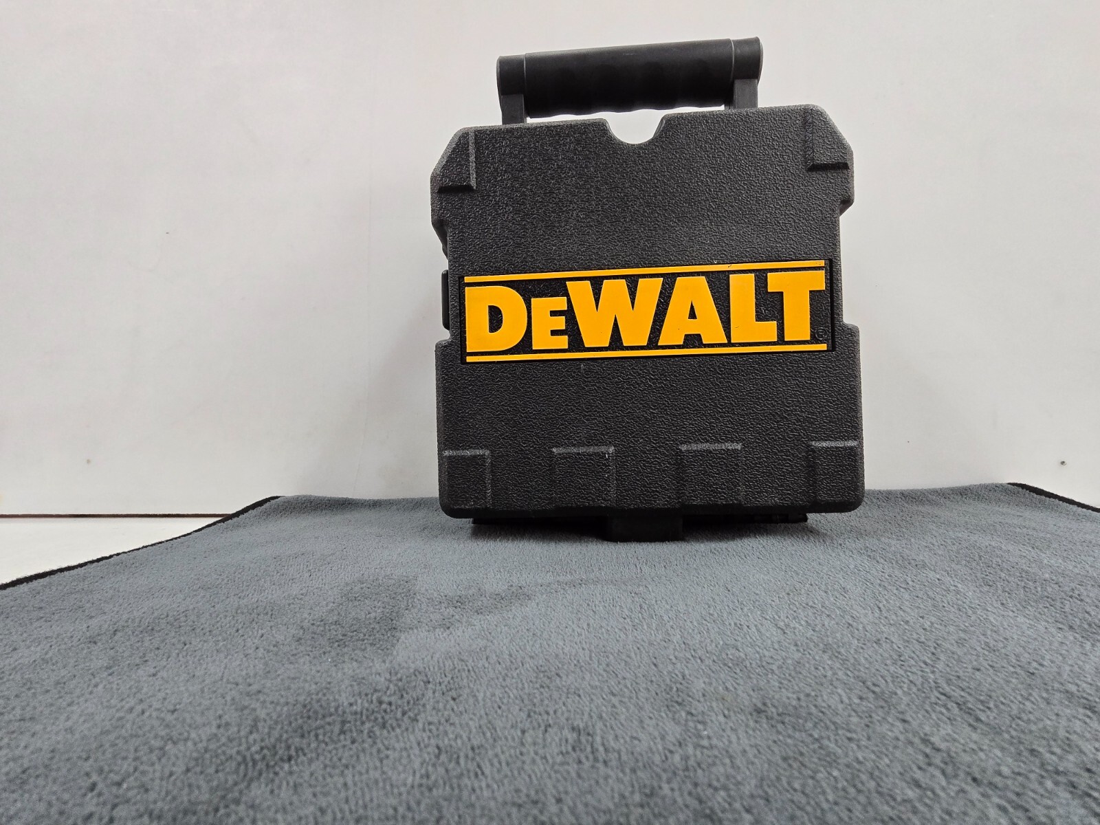 Dewalt Green Self-Leveling Cross Line Laser Level DW088CG