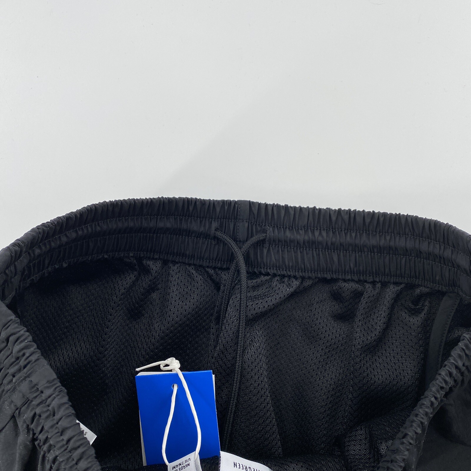 Adidas Originals Women's Black 3-Stripe Track Shorts sz S Primegreen 2.5" GN2885