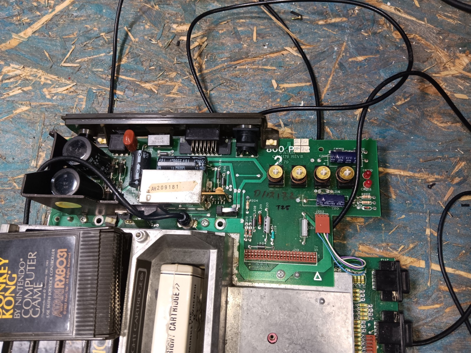 Atari 800 BAREBONES Motherboard-FULL RAM-GAMES-BASIC & MONKEY II-GOOD-SEE ALL