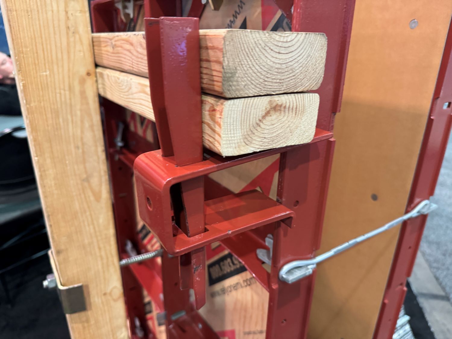 Sandbaggy One-Piece Waler Clamp - Compatible w/ Symons Forms - Concrete Brackets