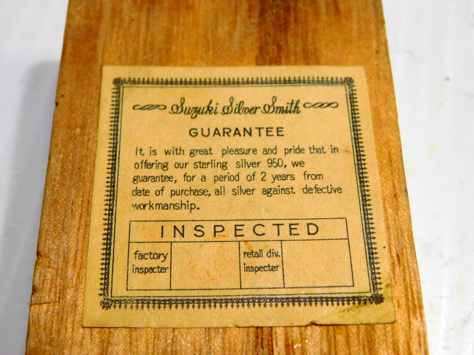 1940'S JAPANESE 'SUZUKI SILVERSMITH" 950 SILVER INSIGNIA SANDAL WOOD BOX