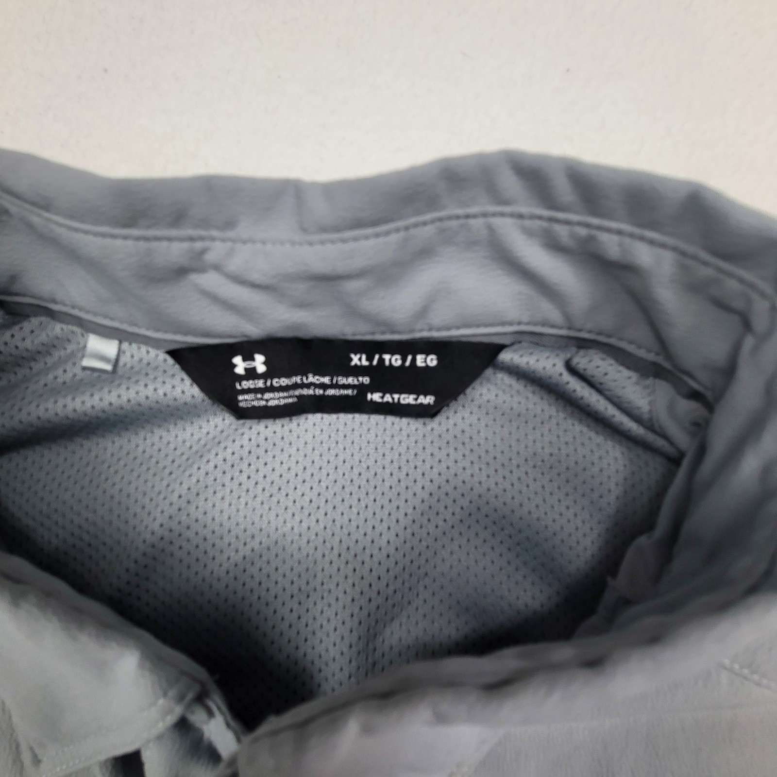 Under Armour Men's Gray HeatGear Long Sleeve Button Up Shirt XL Vented