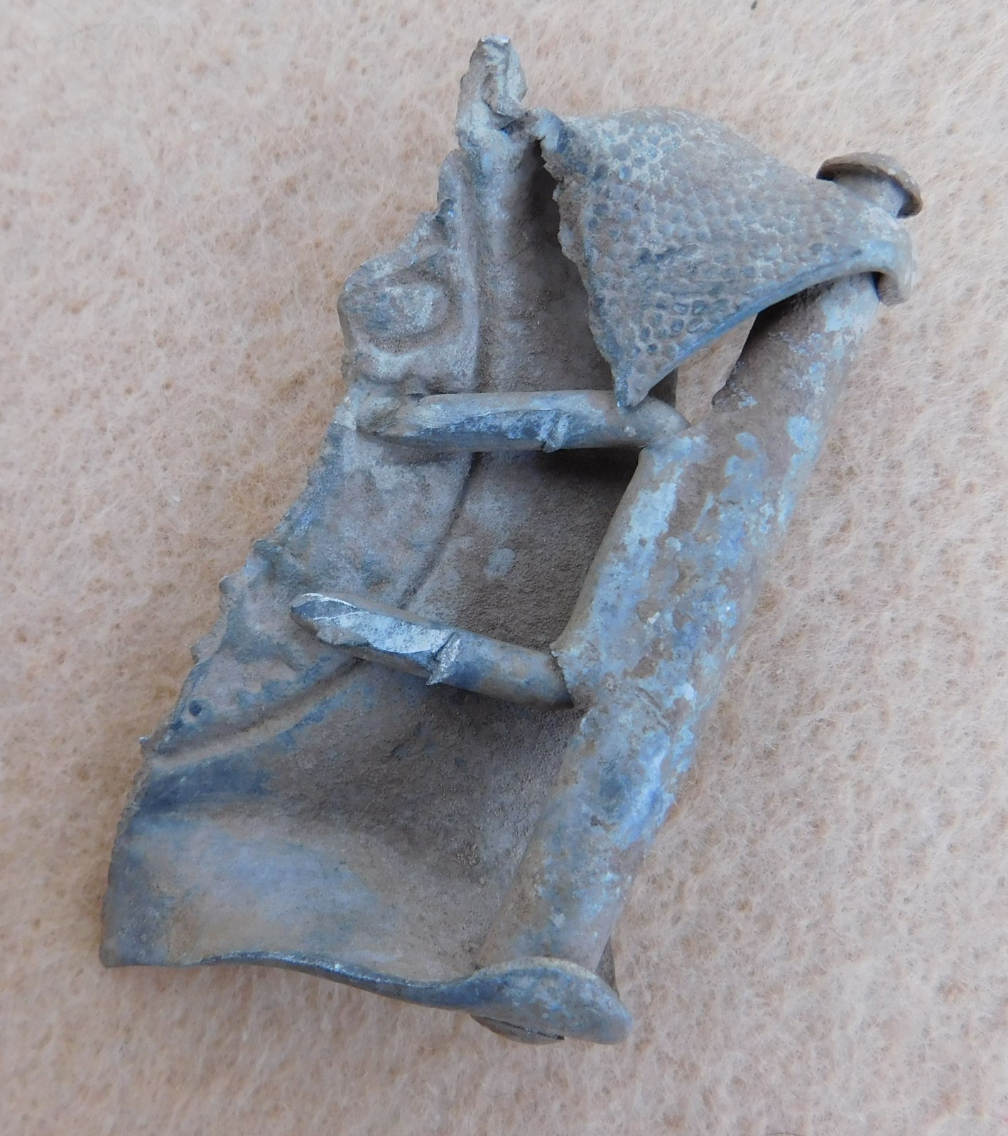 ORIGINAL WWII GERMAN ARMY BELT BUCKLE SECTION - GROUND DUG RELIC