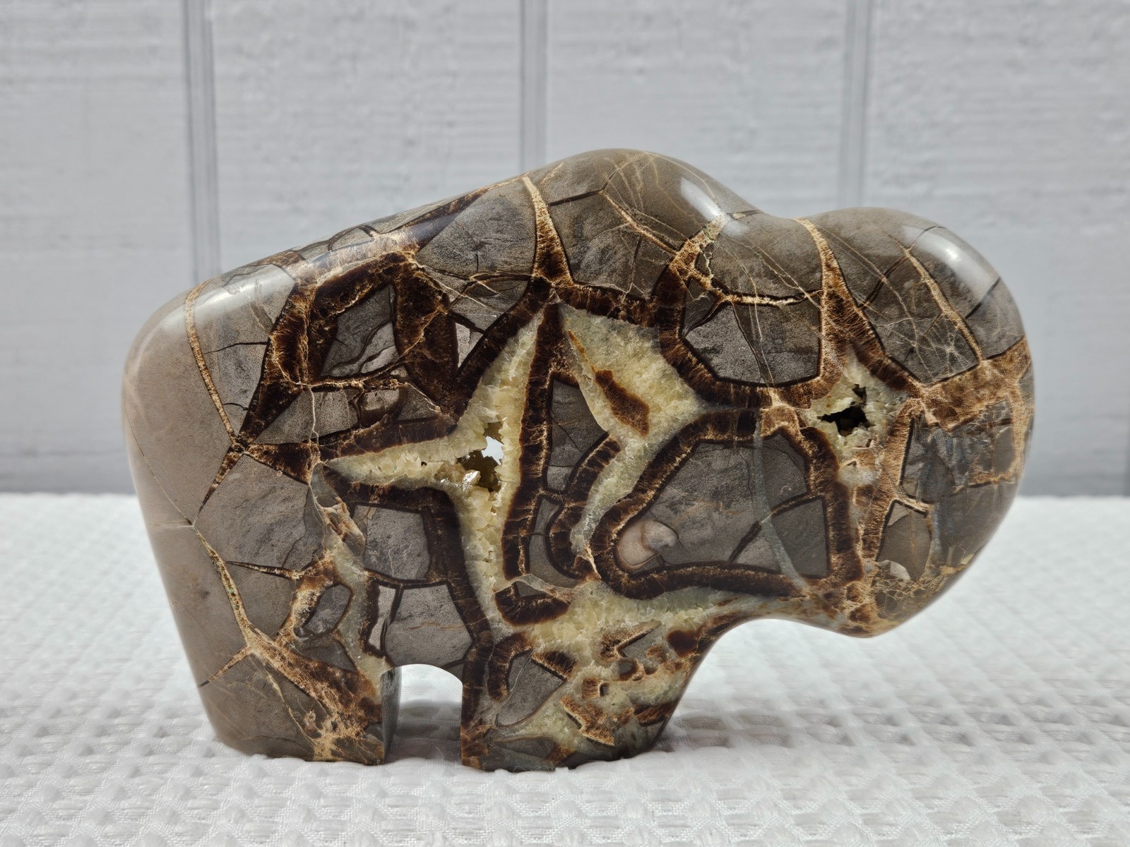 Septarian Nodule Geode Buffalo Bison Carved Natural Stone Crystal Zuni Decor 6"