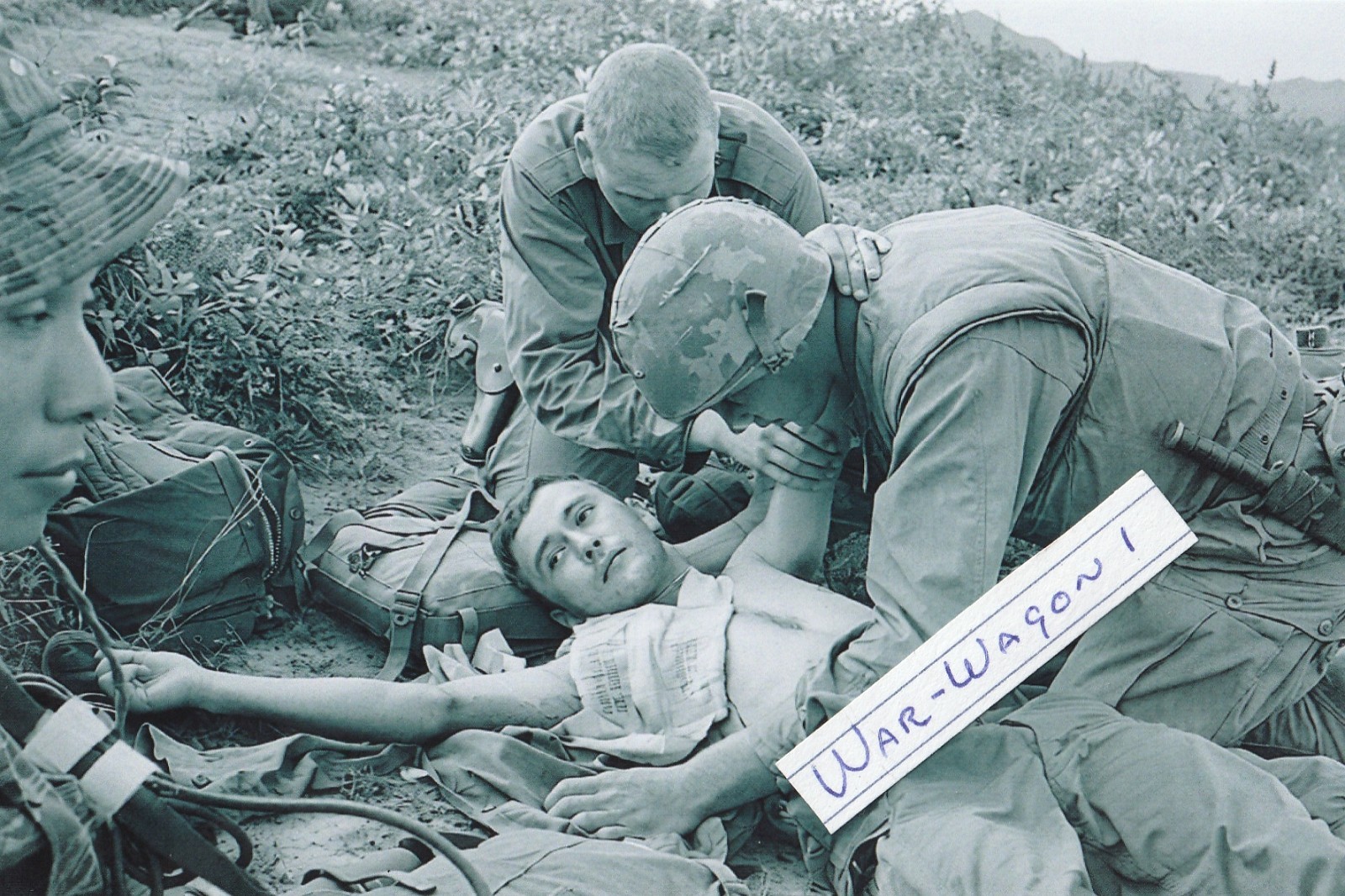 Vietnam  War  Photos --      Wounded  Soldiers
