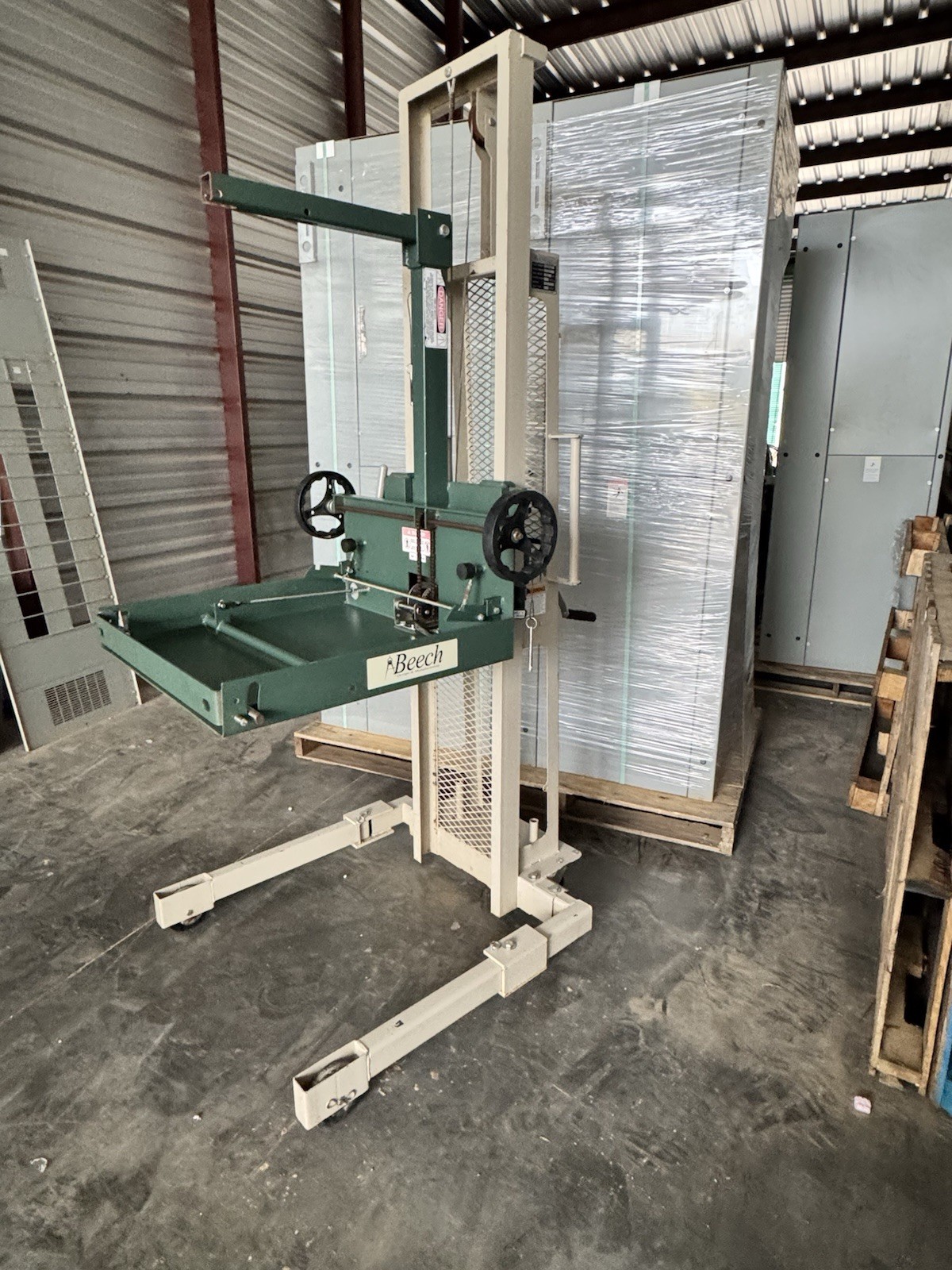 BEECH 1000 lbs Lift Truck GW-2006 For 15kv Gear