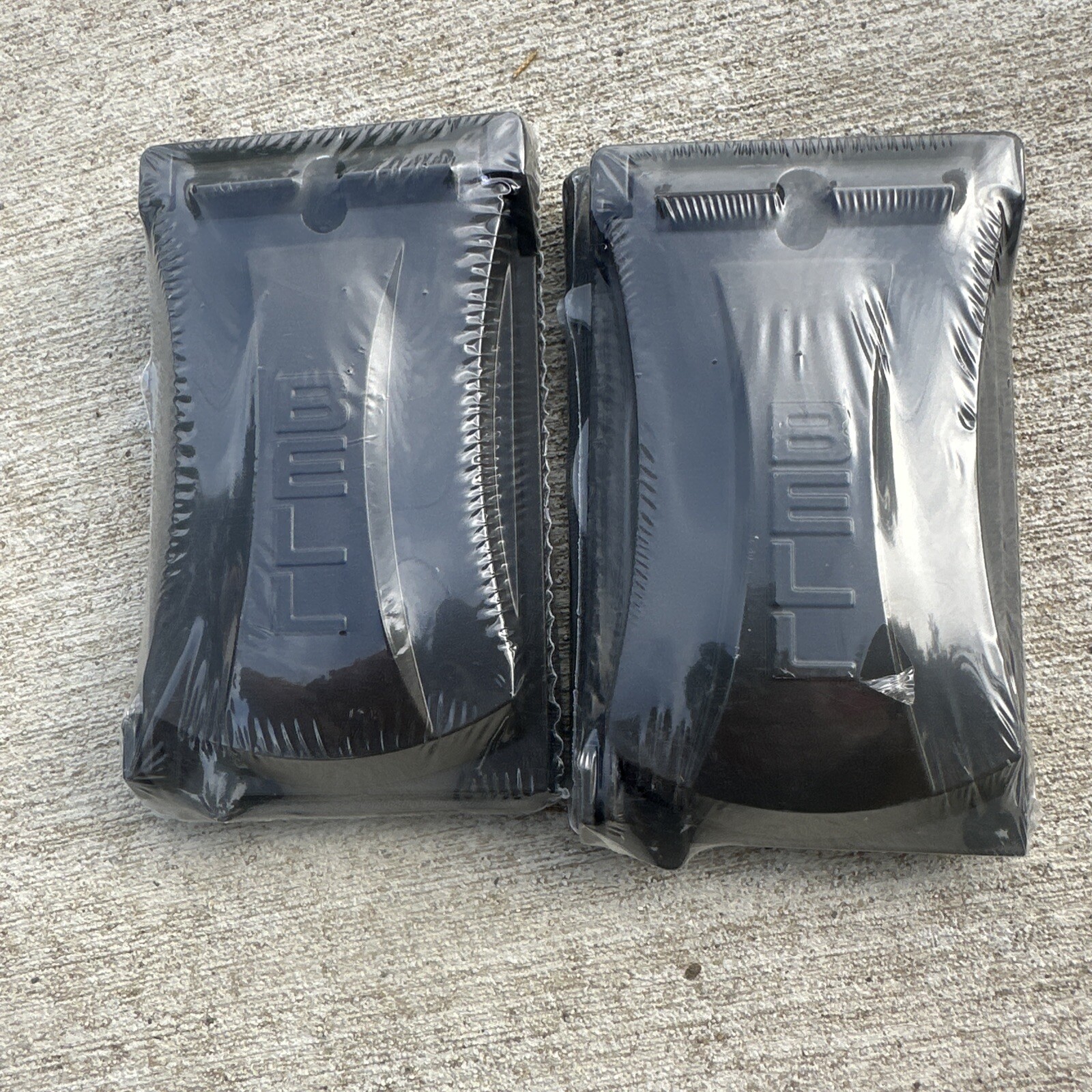 (2) Hubbell-Bell MX1050Z Single-Gang Vertical/Horizontal Weatherproof Universal