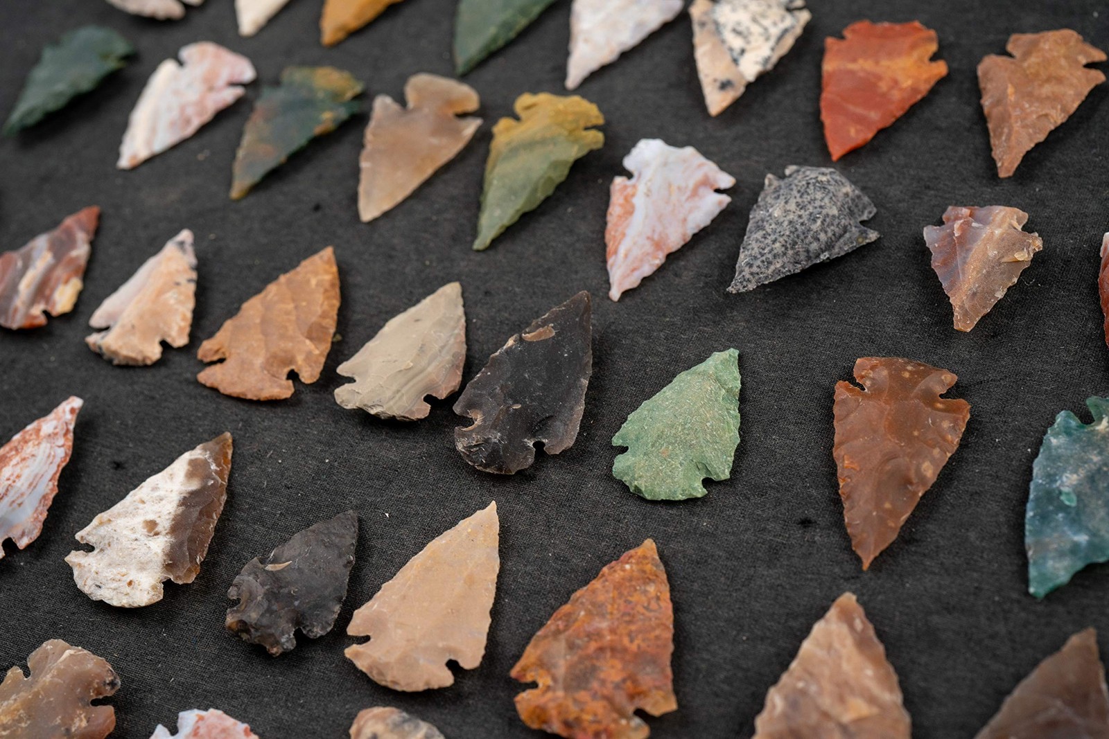 Lot of 50 Indian Arrowheads Agate Chert Flint New Project Points 1 1/2" L