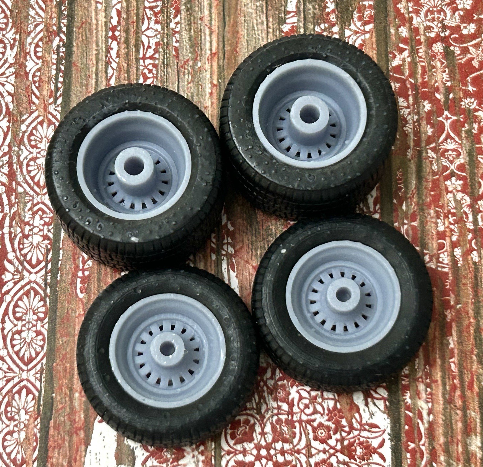 1/24 Scale: 15-inch “Appliance Striker” Resin Wheels W/ Wide Rear Tires￼