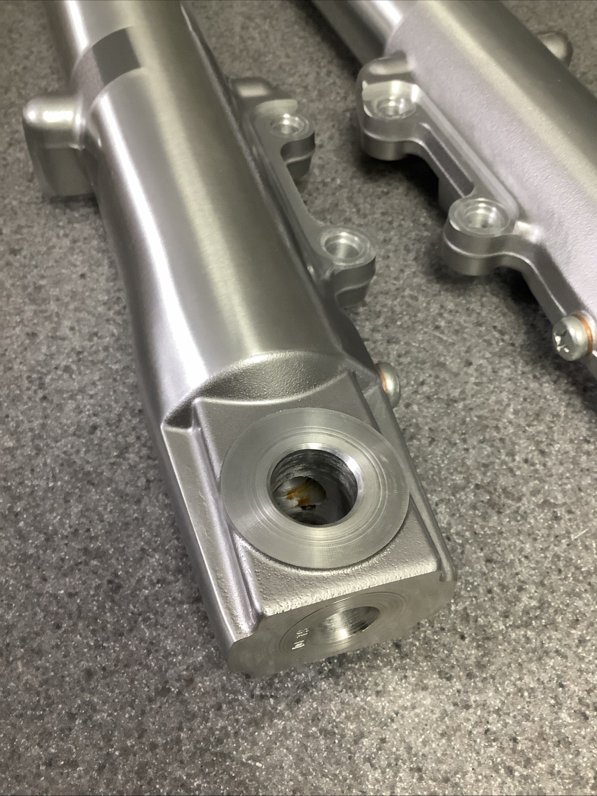 Harley Davidson 46495-06 / 46502-06 09-13 Touring Right Left Fork Slider (M56B)