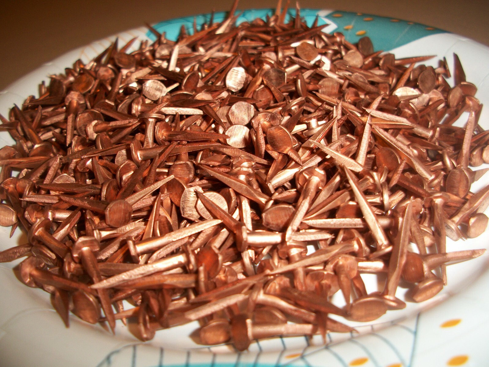 100-VINTAGE 3/4” LONG SOLID COPPER TACKS sharp points 1/4” WIDE flat head N.O.S