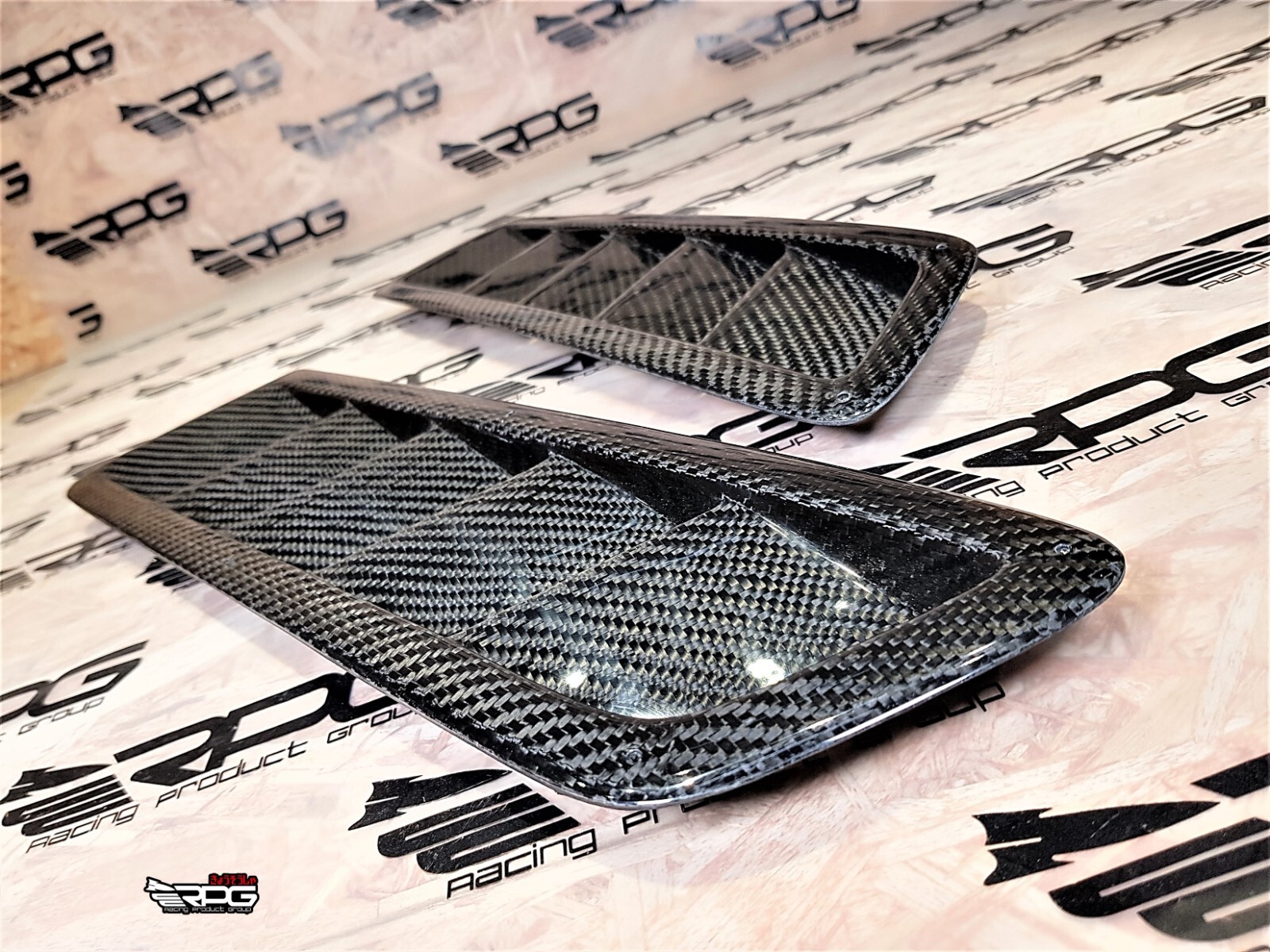 RPG Vacuum Twill Weave Carbon RR-43 Hood Vent Heat Extractor Set