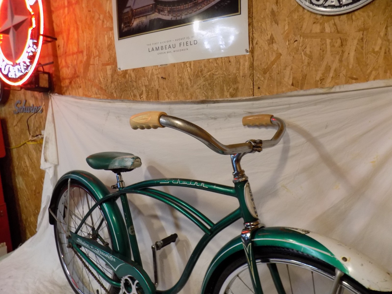 1957 SCHWINN SPEEDSTER MENS AMERICAN 24 BIKE GREEN TYPHOON JAGUAR TIGER CORVETTE