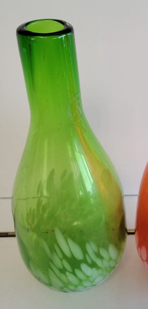 1 CREATIVE ARTISANS HANDBLOWN VASE GREEN AND WHITE CONFETTI 10.5 INCHES