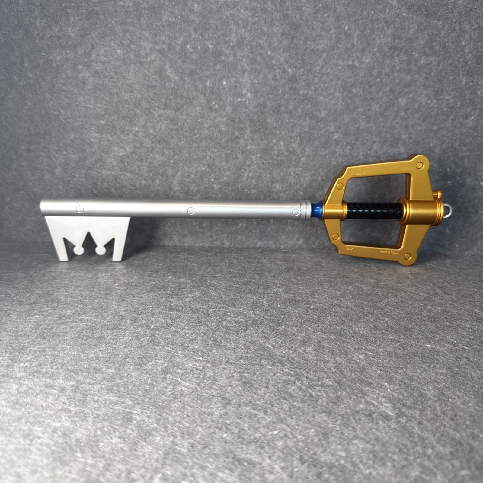 Square Enix KINGDOM HEARTS 14" Replica Light Up Keyblade Kingdom Key NEW Disney