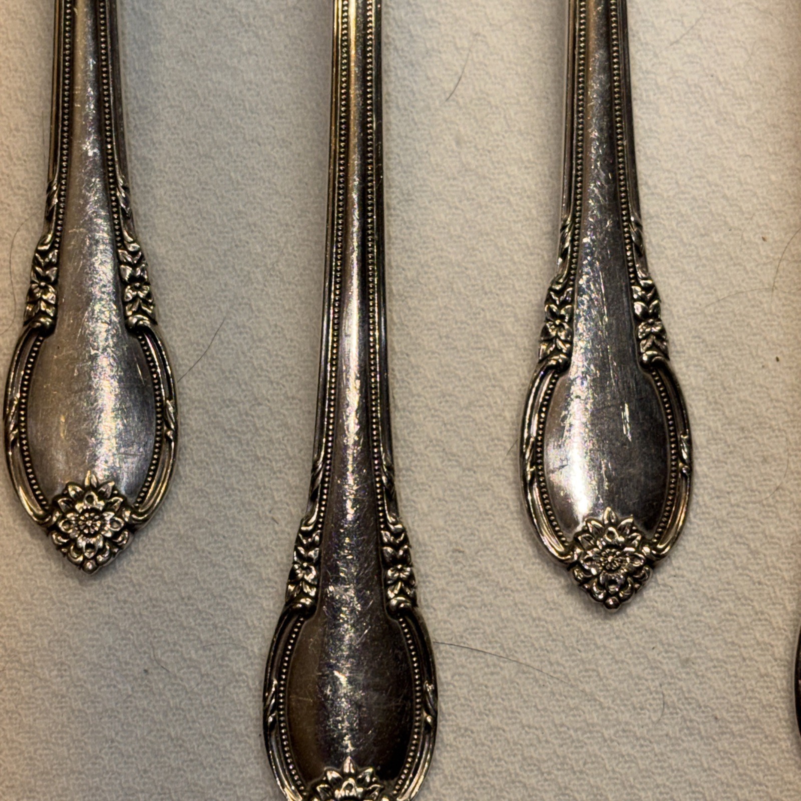 4-International Silver 1847 Rogers REMEMBRANCE DINNER FORKS 7 1/2"